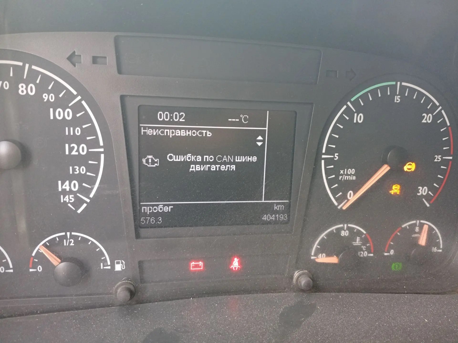 Панель того же Foton Auman: отдельное сообщение об ошибке CAN-шины двигателя.